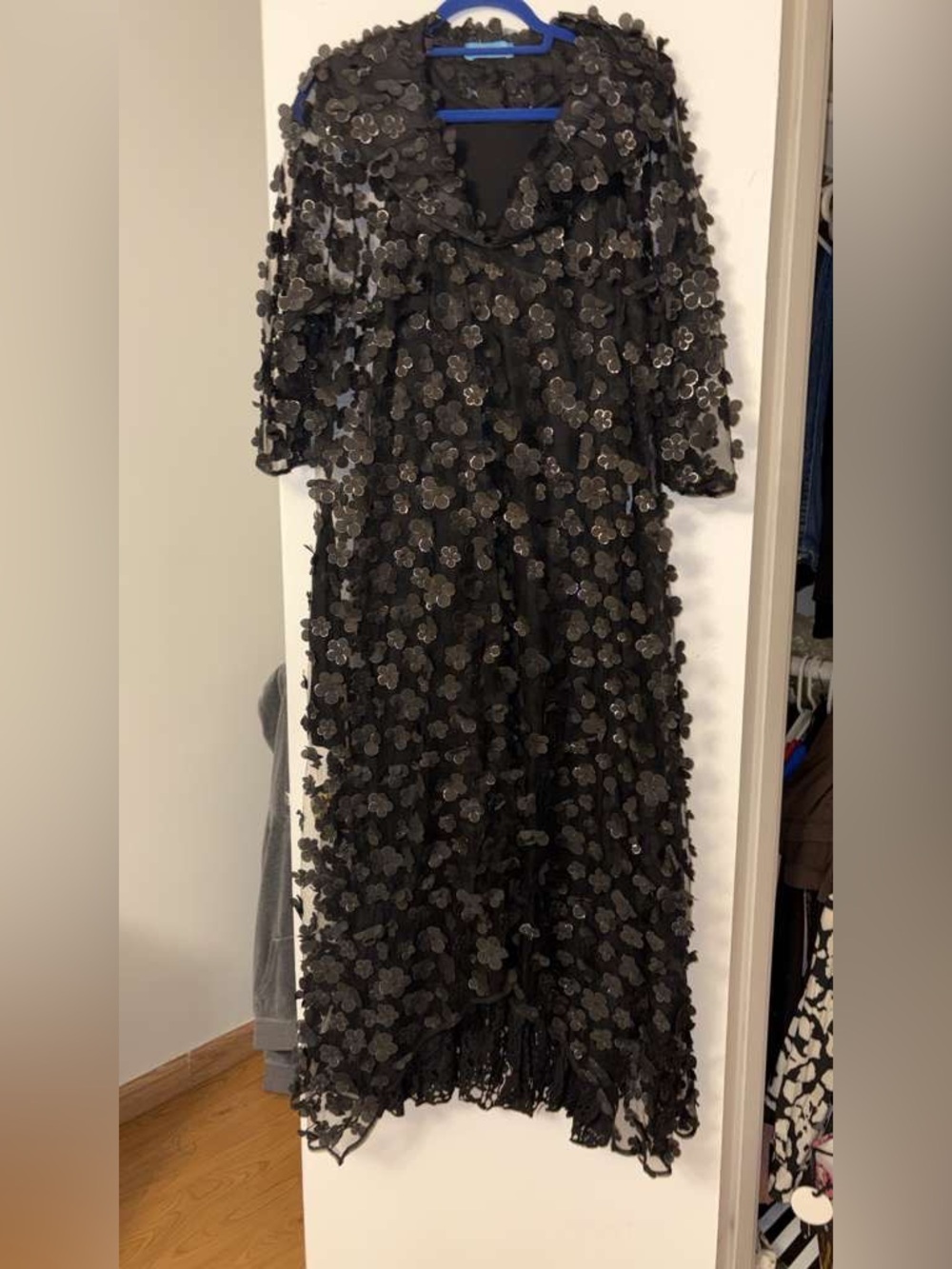 Black Floral Appliqué Maxi Dress - Elegant Evening Wear